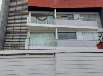 Departamento de 3 habitaciones, Lima · Vendo o Alquilo Triplex en Urbanización Los Rosales