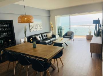 sala comedor · Moderno y Exclusivo Departamento Totalmente Amoblado Frente Al Mar con 3 Dorm.