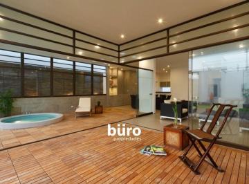 La terraza integrada en el primer piso con jacuzzi · Preciosa Casa de Playa en Venta en Playa Gaviotas, Asia