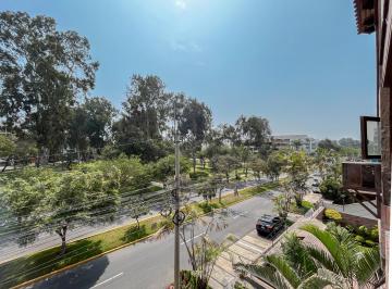 Departamento de 3 habitaciones, Lima · Moderno Flat de 240 m² con Vista a Parque en Venta en Surco