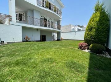 Casa · 593m² · 3 Dormitorios · 3 Estacionamientos · A. T: 521 m² - Casa con Gusto Exquisito Estilo Europeo