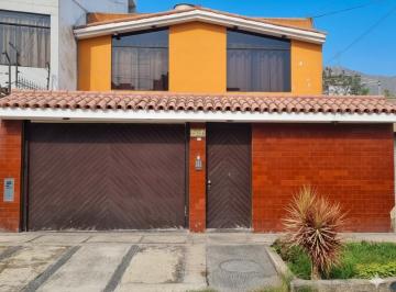 Casa de 8 habitaciones, Lima · Bajo de Precio! Funcional Casa en La Molina a 1 Cuadra del Ovalo La Fontana