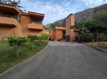 Casa de 6 habitaciones, Lima · Linda Casa con Extenso Terreno en Las Tortolas - La Molina