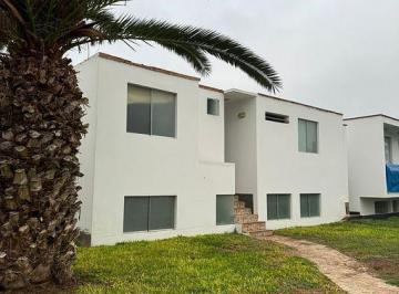 Casa de playa de 6 habitaciones, Cañete · Casa de Playa en Tres Islas 265 m², 6 Dorm./3 Estacionamiento Areas Comunes