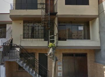 Casa · 411m² · 10 Dormitorios · 1 Estacionamiento · Oportunidad de Negocio! Casa en Venta de 3 Pisos
