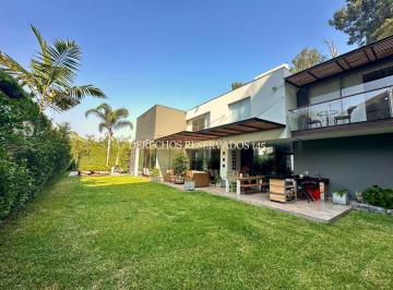 Casa · 421m² · 4 Dormitorios · 3 Estacionamientos · Venta de Exclusiva Casa en Condominio en La Planicie (1era Etapa)