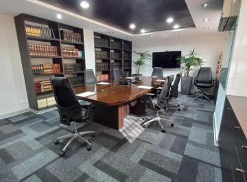 Oficina comercial · 450m² · 4 Estacionamientos · Excelente Oficina Administrativa A. T: 292.50 3 Niveles