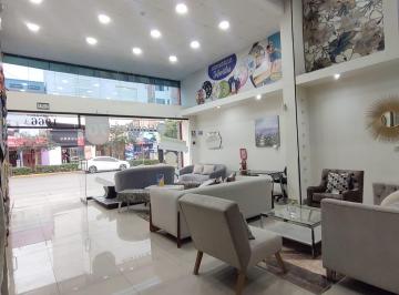 Local comercial de 4 habitaciones, Lima · Zona de Alto Transito Alta Exposicion de Marca