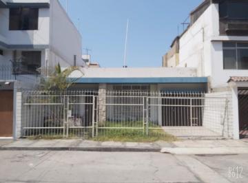 Casa de 3 habitaciones, Lima · Vendo Casa 235 m² Us$380,000 (Abierto a Propuestas). Calle Salamanca, Pueblo Libre
