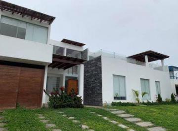 Casa · 213m² · 4 Dormitorios · 2 Estacionamientos · Venta de Casa Club de Playa Puerto Nuevo