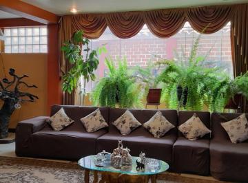 Casa de 6 habitaciones, Cusco · Tu Nuevo Hogar Soñado en Cusco: Moderna Casa con Jardín y Jacuzzi