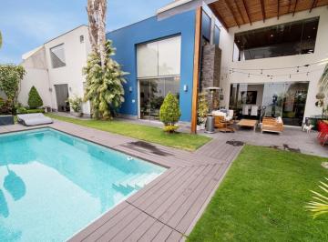 Casa · 520m² · 4 Dormitorios · 2 Estacionamientos · Se Vende Casa en La Planicie, Etapa 1, 4 Dorm., Piscina, La Molina