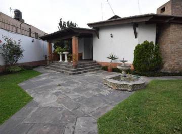 Casa de 3 habitaciones, Lima · Vendo en La Molina - Casa en Excelente Zona de La Molina