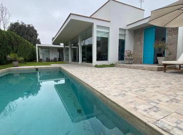Casa · 324m² · 4 Dormitorios · 4 Estacionamientos · Casa de Campo Lurin, Condominio Paso Chico
