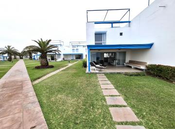 Casa de playa de 3 habitaciones, Cañete · Casa en Venta en Asia del Sur