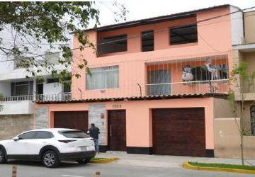Casa , Lima · Casa de 3 Pisos en Cercado de Lima: 338 m² Frente a Parque La Luna
