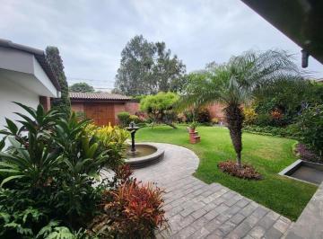 Casa · 545m² · 4 Dormitorios · 4 Estacionamientos · Se Vende Exclusiva Casa Remodelada en El Derby con Piscina y Jardín