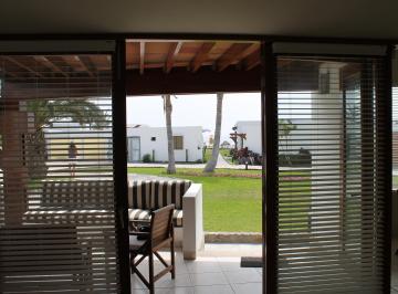 Casa de playa de 4 habitaciones, Cañete · Bajo de Precio! Super Oportunidad de Linda Casa en 2da. Fila en Asial!