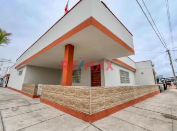 Casa · 280m² · 5 Dormitorios · Se Vende Casa en Esquina Punta Hermosa