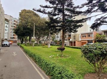 Departamento · 178m² · 3 Dormitorios · 1 Estacionamiento · Dúplex 3 Dorm. con Vista a Parque Privado y Terraza - Límite de Barranco y Miraflores
