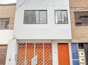 Casa · 104m² · 3 Dormitorios · 1 Estacionamiento · Venta de Casa en San Juan de Miraflores