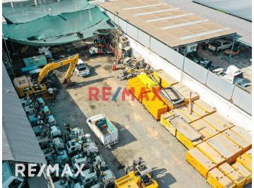 Nave industrial · 160m² · 4 Estacionamientos · Venta de Local Industrial 1576 m² en Av Cascanueces - Santa Anita
