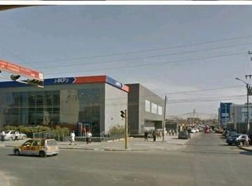 Local comercial de 3 habitaciones, Santa · En Esquina Inmejorable Ubicacion, Alta Exposicion de Marca! A. E