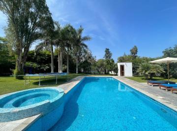 Casa · 2729m² · 4 Dormitorios · 10 Estacionamientos · Venta Moderna Casa de Campo, Cieneguilla