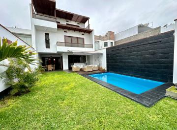 Casa de 5 habitaciones, Lima · Impecable Casa con Estructura de Lujocon Piscina y un Departamento Independiente