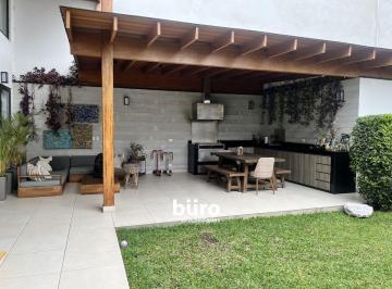 Casa de 4 habitaciones, Lima · Espectacular Casa en Venta en Surco de 3/4 Dorm Jardin Grande