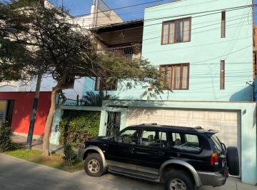 Casa de 6 habitaciones, Lima · Venta Casa de Tres Pisos en Vista Alegre - Surco Frente a Parque Cerca Al Trigal