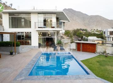 Casa · 300m² · 5 Dormitorios · 6 Estacionamientos · Alquila La Casa de Tus Sueños en Cieneguilla