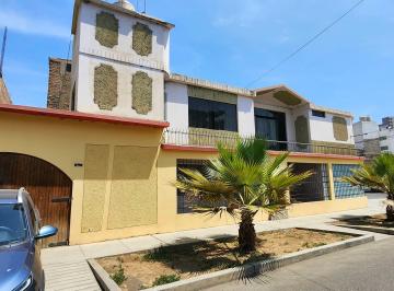 Casa de 6 habitaciones, Trujillo · Casa en Venta de 6 Dorm. C/ Cochera en Trujillo, Perú