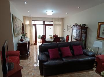 Casa de 6 habitaciones, Trujillo · Casa de 3 Pisos en Venta Urb. San José de California