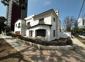 Casa · 814m² · 4 Dormitorios · 2 Estacionamientos · Casa Venta San Isidro, en Esquina, Parám 4 Pisos, At.814 m², Como Terreno