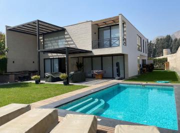 Casa de campo · 1006m² · 4 Dormitorios · 4 Estacionamientos · Casa de Campo en Venta Finca Entre Rios Cieneguilla