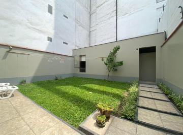 Casa de 4 habitaciones, Lima · Espaciosa Casa de 2 Pisos en El Corazón de Surquillo!