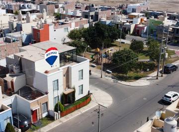 Casa de 6 habitaciones, Ica · Casa en Esquina Frente a Parque - Condominio Villa Club (La Tinguiña, Ica)