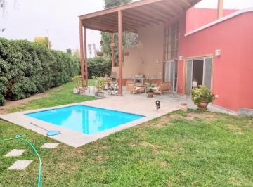 Casa · 1000m² · 5 Dormitorios · 4 Estacionamientos · Lurin Condominio Privado Casa con Amplios Jardines Piscina y Terraza