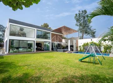 Casa de 5 habitaciones Venta S/ 8,640,000 · Casa Domótica con Sótano Social | 1,020 m² | 5 Dorm. | Piscina | Jardín | 2 Salas de Estar | Estudio