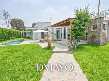 Casa · 324m² · 3 Dormitorios · 4 Estacionamientos · Se Vende Espectacular Casa en Condominio Paso Chico - Lurín 1000 m²