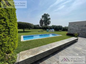 Casa · 250m² · 4 Dormitorios · 10 Estacionamientos · Exclusiva Casa de Campo en Chilca (- 1 Catalina)