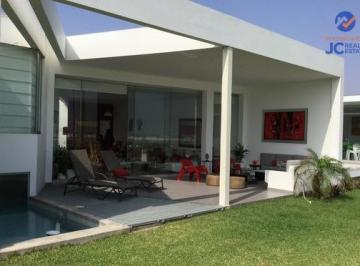 Casa · 244m² · 5 Dormitorios · 3 Estacionamientos · ¡Exclusiva Casa de Playa con Vista Al Mar en Condominio Las Gaviotas - Asia!