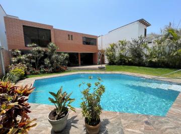 Casa de 3 habitaciones, Lima · Hermosa Casa con Piscina en Zona con Tranquera de Seguridad