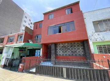 Casa · 400m² · 13 Dormitorios · Chorrillos: Oportunidad de Inversión: Casa con Param Para 7 Pisos