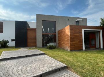 Casa de 4 habitaciones, Lima · En Venta Hermosa y Acogedora Casa con Amplias Habitaciones y Acabados de Lujo