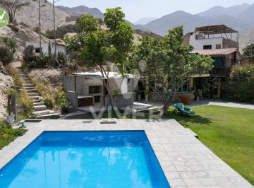 Casa · 300m² · 5 Dormitorios · 6 Estacionamientos · Casa de 2800 m² en Alquiler - Cieneguilla