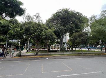 Casa de 3 habitaciones, Lima · Se Vende Casita Frente a Parque Muy Bien Ubicada Mas Aires