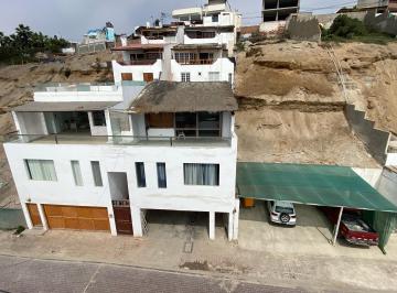Casa de playa de 3 habitaciones, Lima · Venta de Casa Como Terreno en Playa Los Pulpos