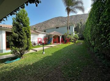 Casa · 480m² · 1 Estacionamiento · Venta Casa Rinconada del Lago